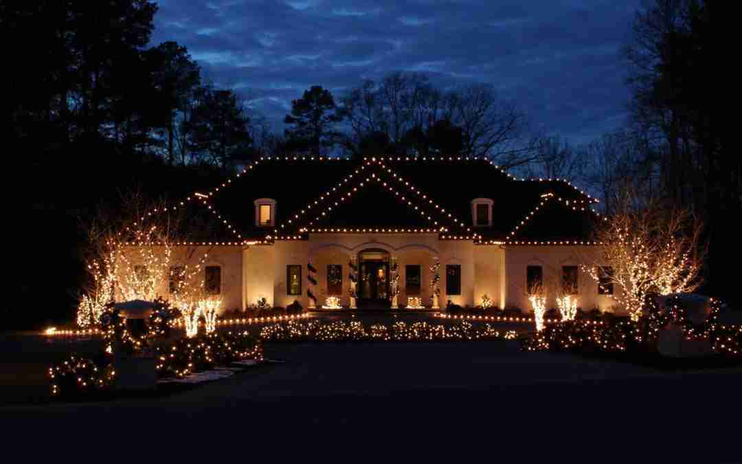 Why Should I Hire A Professional Holiday Lighting Service?
