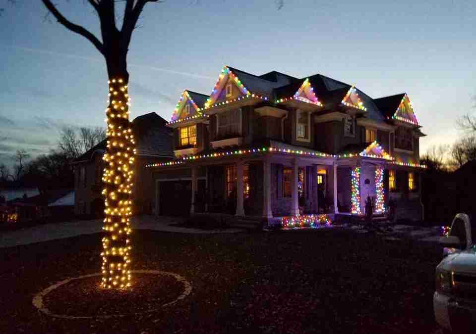 Avoid Accidents This Holiday Season and Get the Professionals to Take Care of Your Holiday Lighting!