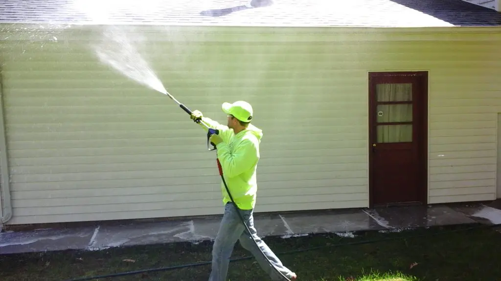 Pressure Washing vs. Soft Washing: What’s the Difference?