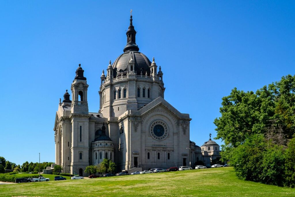 a view of the St. Paul's Cathedral in Minnesota