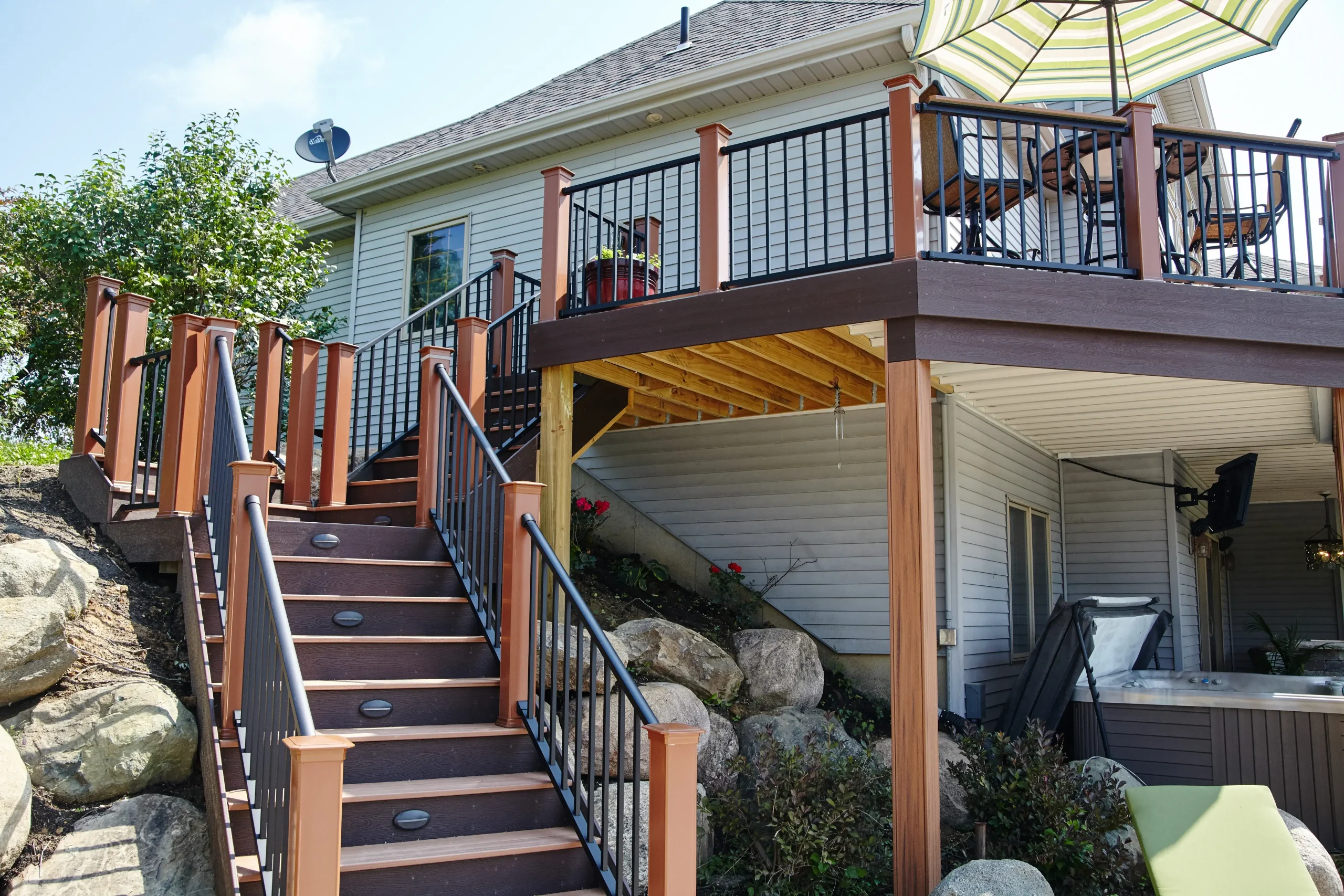 deck-builder-in-st-paul-mn-2-custom-elevated-backyard-deck-with-stairs-and-railing