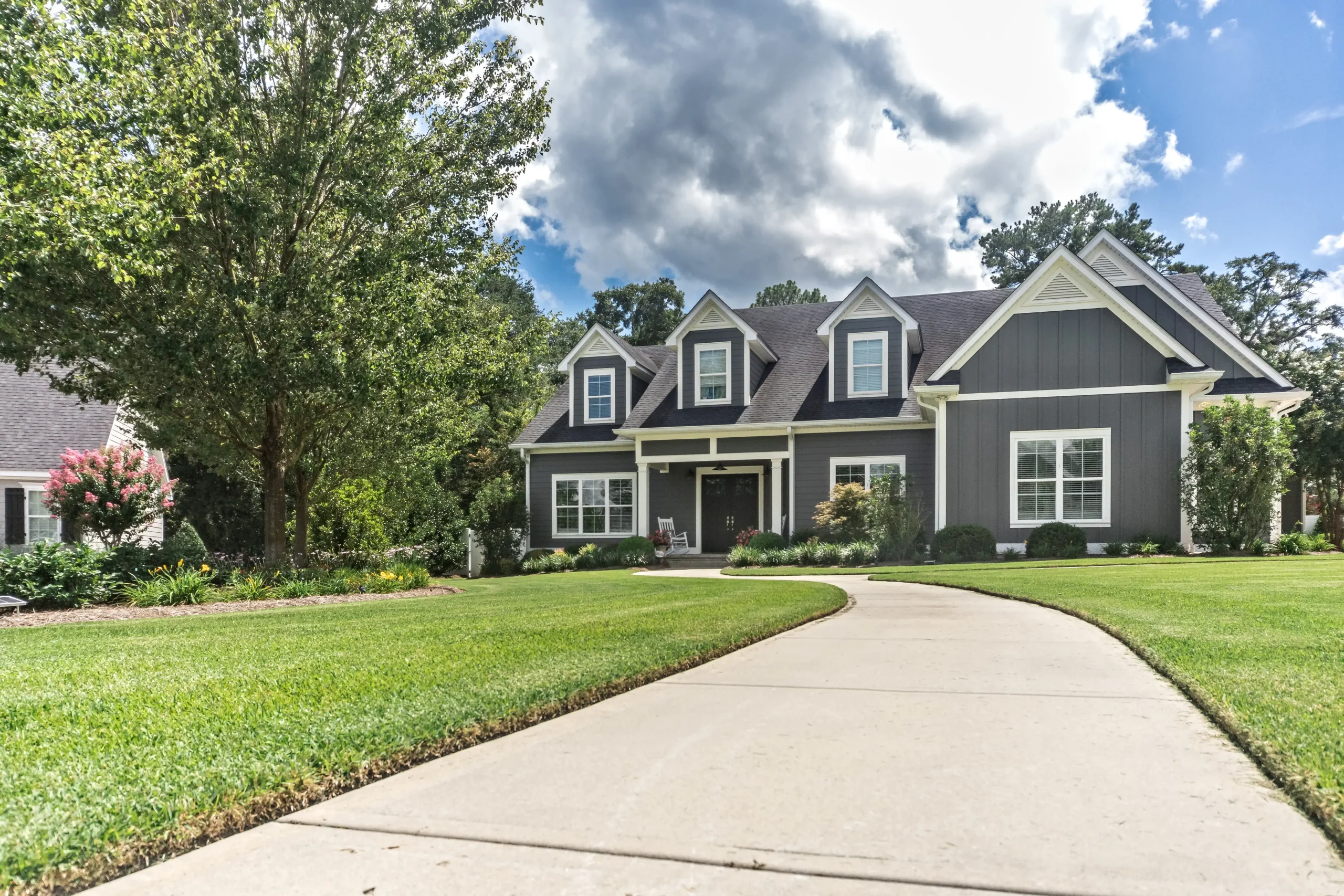 roofing-contractor-in-st-paul-mn-completed-modern-home-exterior-with-new-roof