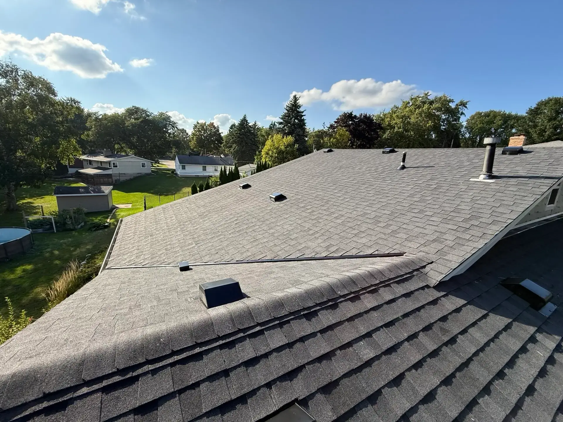roofing-contractor-st-paul-mn-2-close-view-of-new-shingle-roof