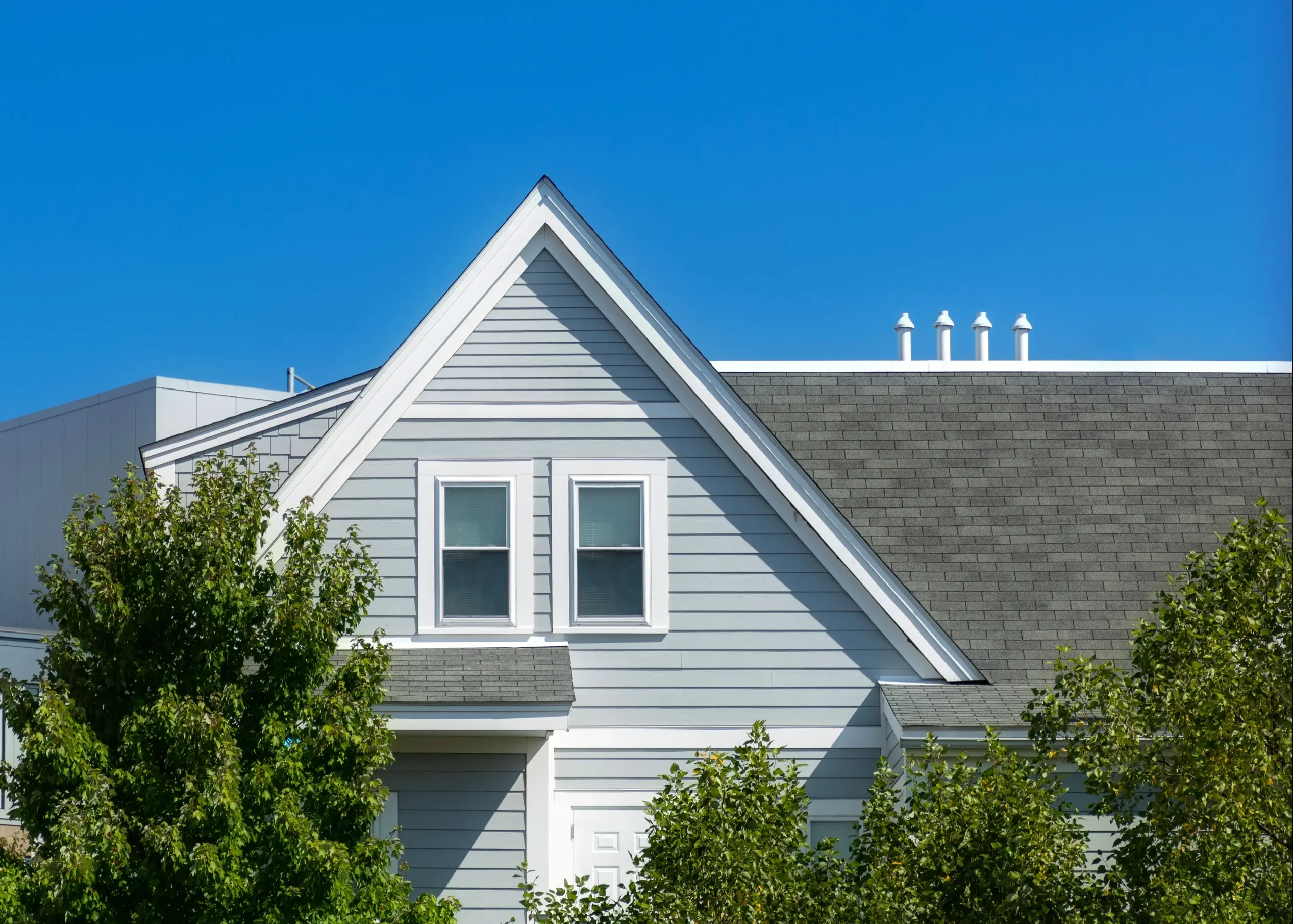 siding-installation-in-st-paul-mn-2-new-gray-siding-and-roof-on-home-exterior