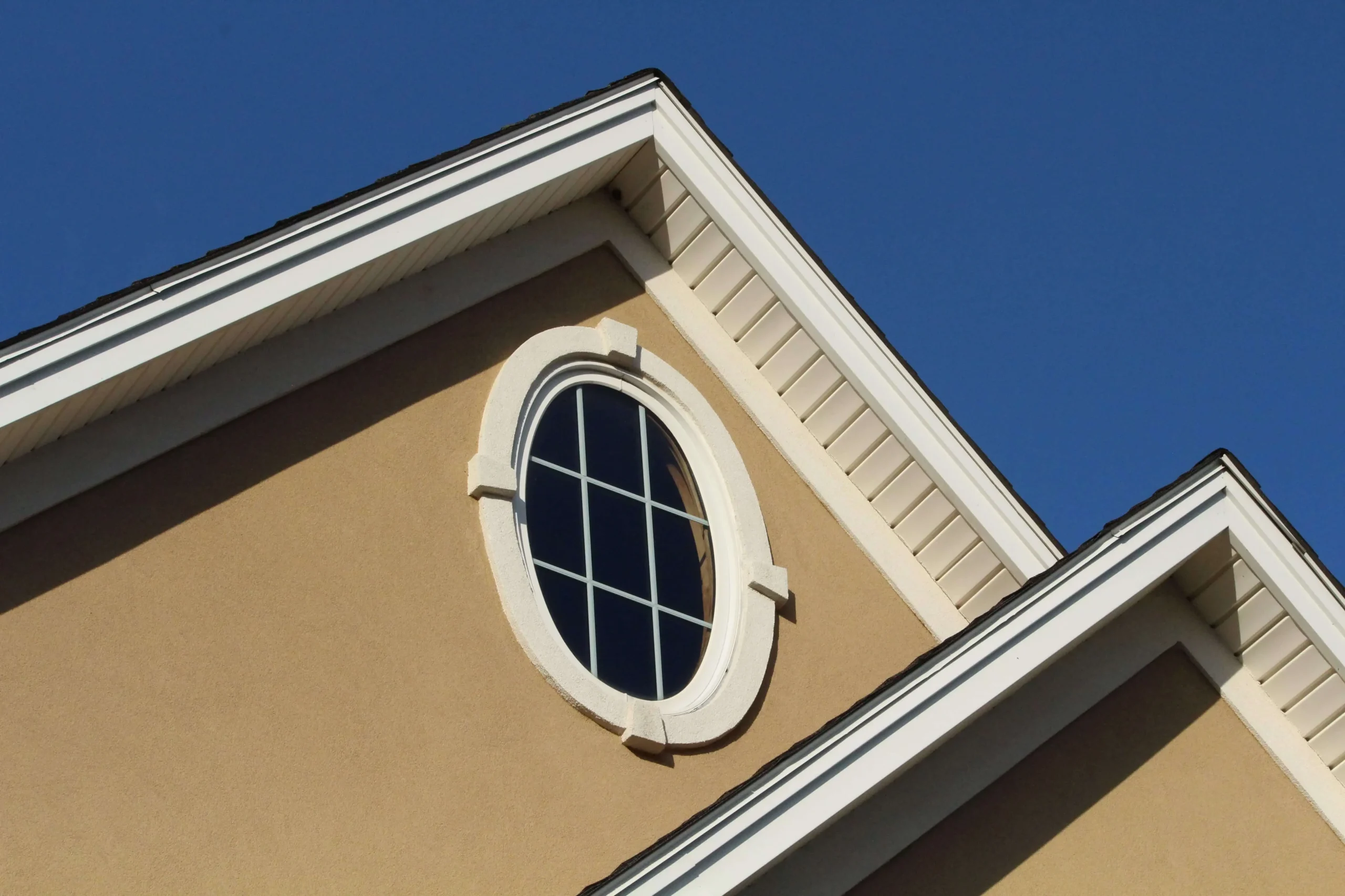 stucco-cleaning-services-st-paul-mn-on-residential-home-exterior-with-clean-stucco-wall