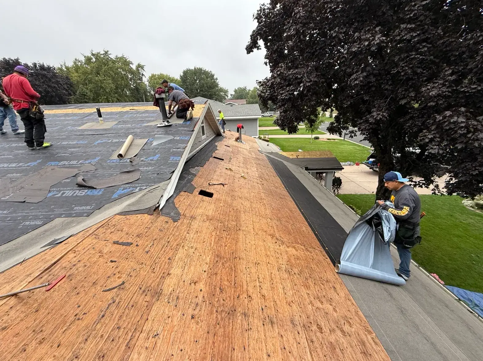 storm-damage-repair-st-paul-mn-2-professional-workers